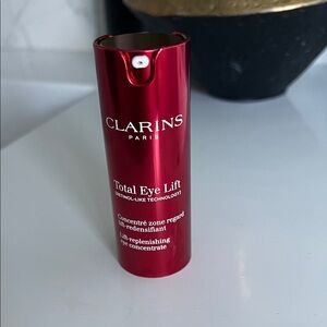 Clarins Total Eye Lift - Vibrant Red Eye Cream